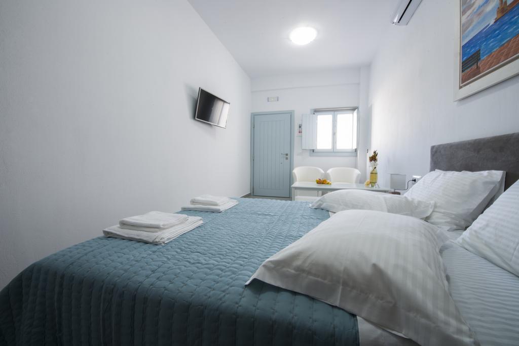 Sea And Sand Villas 모노리토스 객실 사진